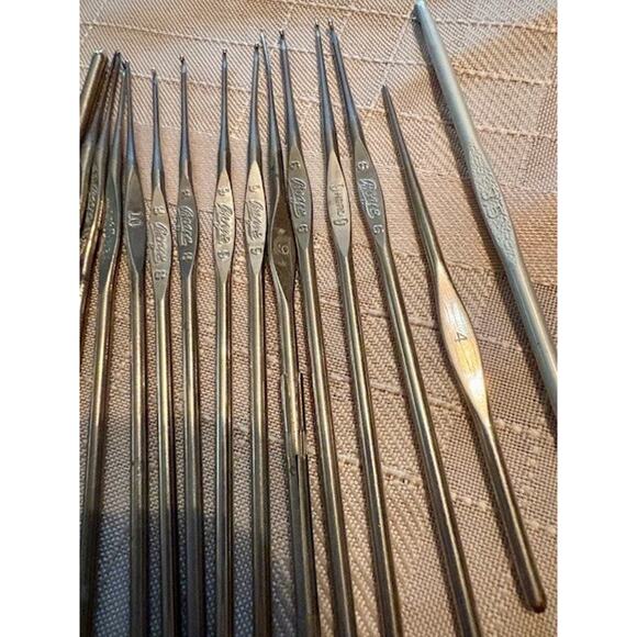 Vintage Assorted Knitting & Crochet Needles Lot Of 48 Items - Picture 6 of 14